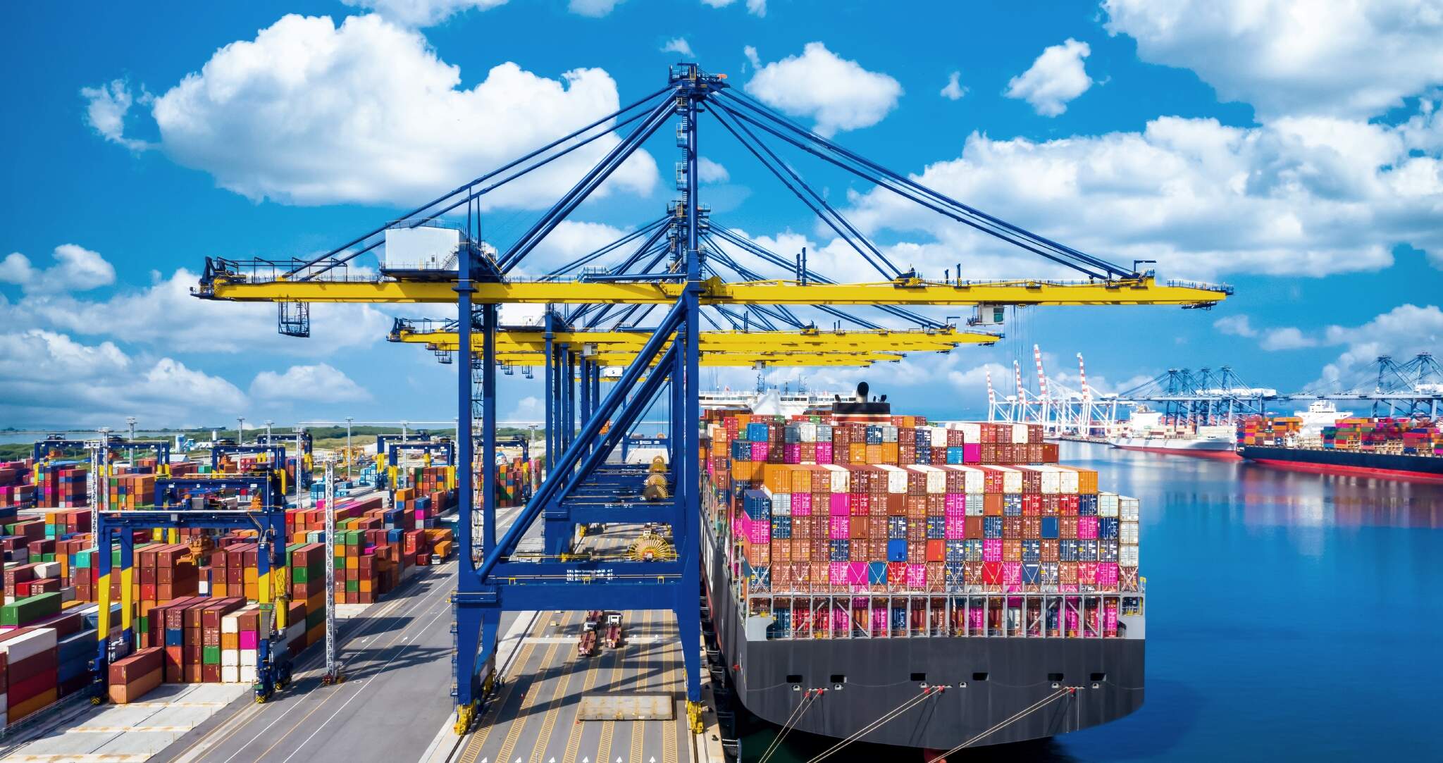 Elegir el tipo de barco que pueda manejar este tipo de carga pesada es uno de los varios pasos que debe llevar a cabo con precisión el proveedor logístico. Elegir el tipo de barco que pueda manejar este tipo de carga pesada es uno de los varios pasos que debe llevar a cabo con precisión el proveedor logístico.