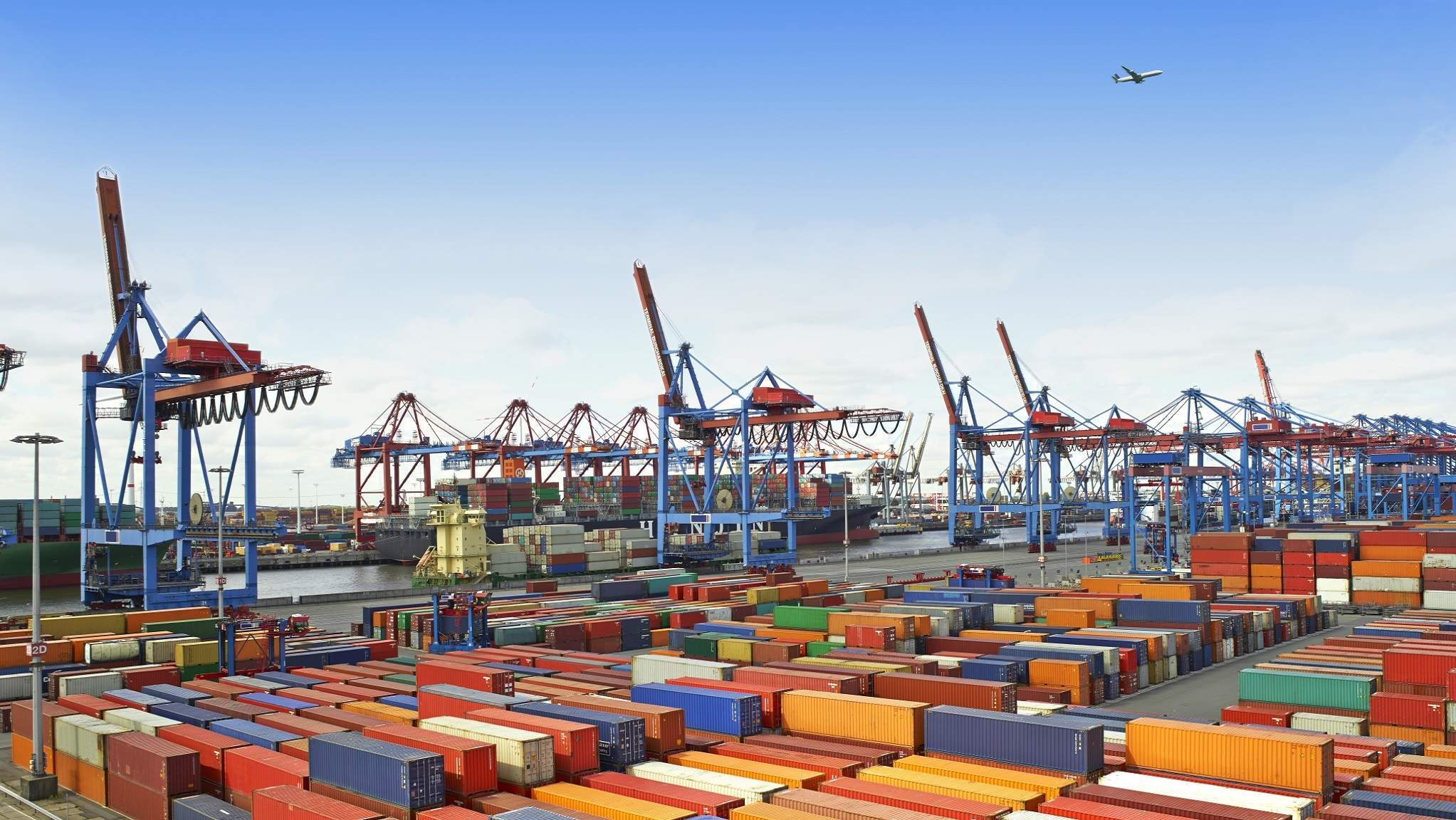 Oferta integral de servicios para completar la cartera de servicios de logística aérea y marítima. Oferta integral de servicios para completar la cartera de servicios de logística aérea y marítima.