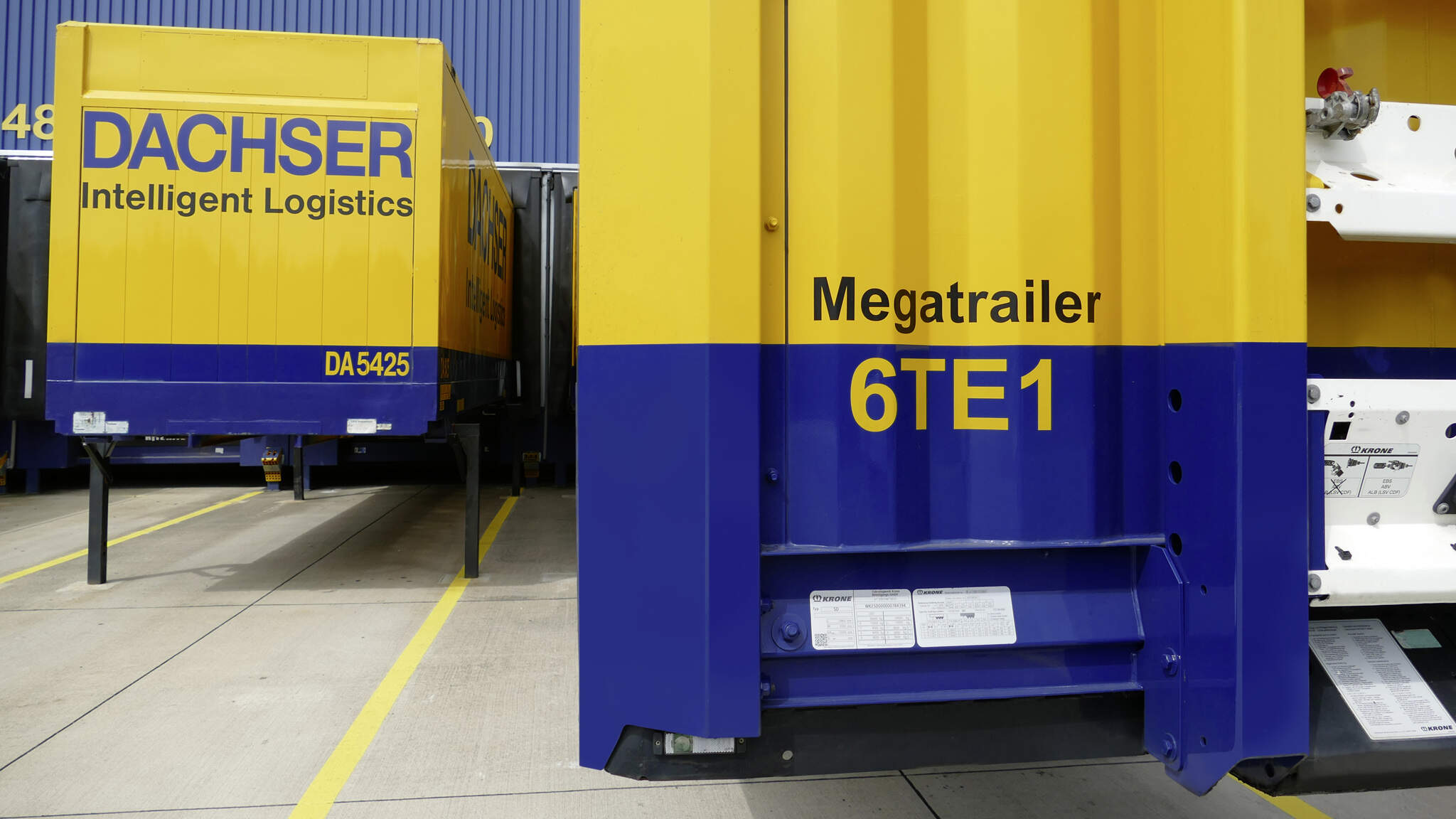 La conversión sucesiva de semi-tráilers en la línea de negocio de logística europea optimiza la utilización de la capacidad y, al mismo tiempo, mejora la huella climática de los transportes
