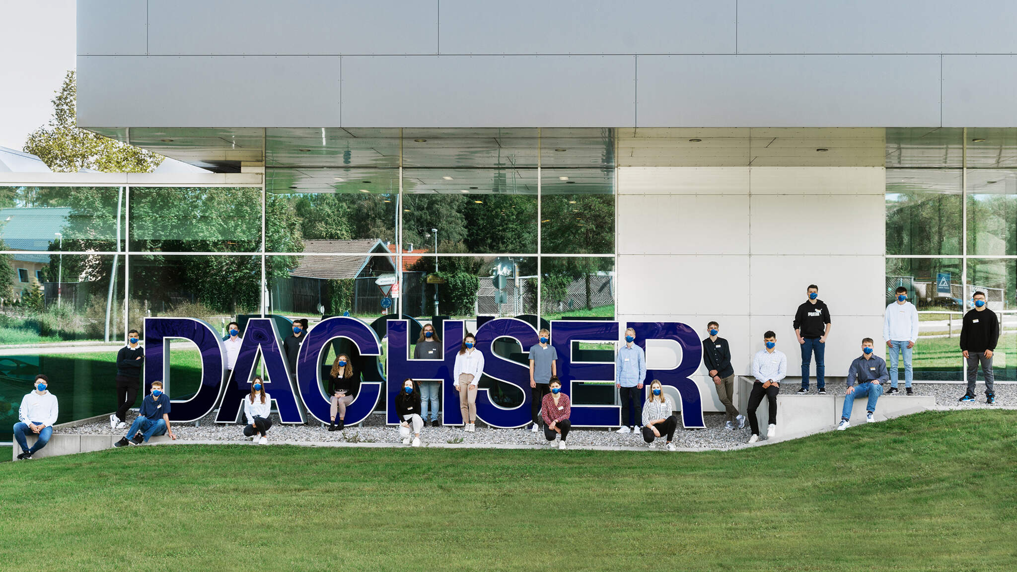 La nueva incorporación de trainees en la oficina central de Dachser en Kempten. La nueva incorporación de trainees en la oficina central de Dachser en Kempten.